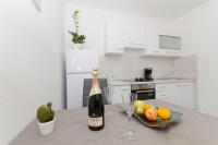 Kuchyň nebo kuchyňský kout v ubytování Apartments Silvana