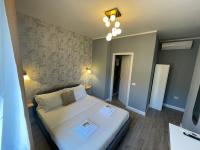 A bed or beds in a room at San Pietro Rooms 84