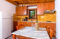 Kuchyňa alebo kuchynka v ubytovaní Liuba Houses