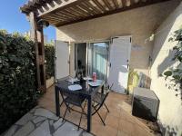 Balkon lub taras w obiekcie Pavillon T3 avec Mezzanine, Parking, Piscine, Clim, proche plage et commerces, animaux acceptés - FR-1-702-31