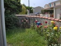 Ogród w obiekcie Maison 5 Couchages à 750m de la Plage, Jardin, Parking, Proche Pistes Cyclables - Dolus d'Oléron - FR-1-246A-201