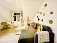 Posezení v ubytování aday - Cozy central 1 bedroom apartment