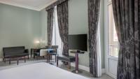 Televízia a/alebo spoločenská miestnosť v ubytovaní Hotel Larios Málaga