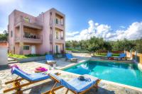 Bazén v ubytovaní Cyan Icons Villas Kalyves Chania alebo v jeho blízkosti