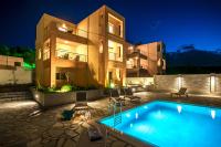 Bazén v ubytovaní Cyan Icons Villas Kalyves Chania alebo v jeho blízkosti