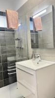 Kúpeľňa v ubytovaní N10 Maison T2 climatisé avec jacuzzi privé