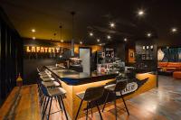 een bar met een rij krukken in een kamer bij Kamala Beach D68 Exclusive Junior Suite in Kamala Beach