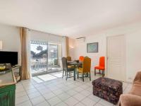 Televízia a/alebo spoločenská miestnosť v ubytovaní Apartment Le Promethée by Interhome