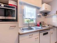 Kuchyňa alebo kuchynka v ubytovaní Apartment Le Promethée by Interhome