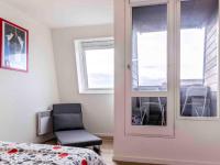Łóżko lub łóżka w pokoju w obiekcie Studio Les Marinas-14 by Interhome