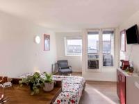 Telewizja i/lub zestaw kina domowego w obiekcie Studio Les Marinas-14 by Interhome