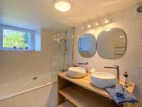 Kúpeľňa v ubytovaní Holiday Home Glann Aven by Interhome