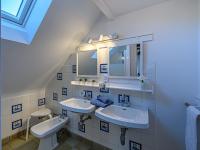 Kúpeľňa v ubytovaní Holiday Home Glann Aven by Interhome