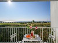 Balkon lub taras w obiekcie Studio Les Trois Iles-13 by Interhome