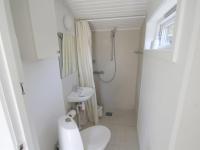 Koupelna v ubytování Holiday Home Evert - 250m from the sea by Interhome