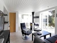 Posezení v ubytování Holiday Home Evert - 250m from the sea by Interhome