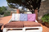 Posedenie v ubytovaní Casa Ancladero Big rooftop terrace, 2 bedroom guesthouse w garden and view