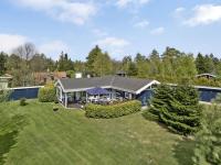 Zahrada ubytování Holiday Home Frithlef - 900m from the sea by Interhome
