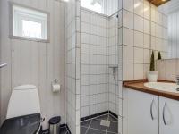 Koupelna v ubytování Holiday Home Frithlef - 900m from the sea by Interhome