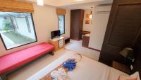 TV a/nebo společenská místnost v ubytování Golden Bay Cottage - SHA Extra Plus