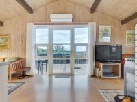 TV a/nebo společenská místnost v ubytování Holiday Home Alessia - 2km from the sea by Interhome