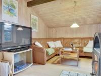 TV a/nebo společenská místnost v ubytování Holiday Home Alessia - 2km from the sea by Interhome