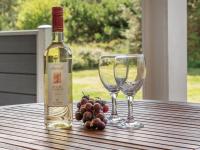 Nápoje v ubytování Holiday Home Euphemia - 900m from the sea by Interhome
