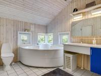 Koupelna v ubytování Holiday Home Euphemia - 900m from the sea by Interhome