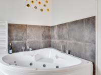 Koupelna v ubytování Holiday Home Faye - 600m from the sea by Interhome