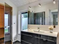 Koupelna v ubytování Holiday Home Faye - 600m from the sea by Interhome