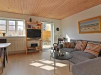 TV a/nebo společenská místnost v ubytování Holiday Home Armi - 75m from the sea by Interhome