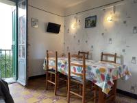 Televízia a/alebo spoločenská miestnosť v ubytovaní Appartement 3 pièces 4 pers à 100m de la plage, centre-ville, balcon, TV, lave-linge, ménage inclus - FR-1-225C-116