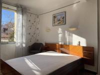 Posteľ alebo postele v izbe v ubytovaní Appartement 3 pièces 4 pers à 100m de la plage, centre-ville, balcon, TV, lave-linge, ménage inclus - FR-1-225C-116