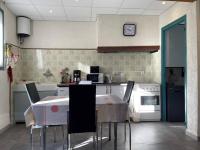Kuchnia lub aneks kuchenny w obiekcie Charmant T3 avec jardin à deux pas de la plage - 5 couchages, animaux acceptés - FR-1-225C-117