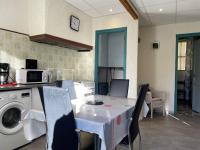 Kuchnia lub aneks kuchenny w obiekcie Charmant T3 avec jardin à deux pas de la plage - 5 couchages, animaux acceptés - FR-1-225C-117