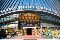 una vista frontal de un edificio con un muppet barra de agradecimiento en Muong Thanh Luxury Cao Bang, en Cao Bằng