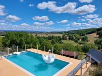 Basen w obiekcie Maison avec vue exceptionnelle et piscine privative lub w pobliżu