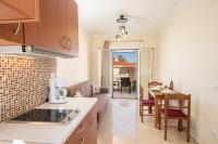A kitchen or kitchenette at John's Studios