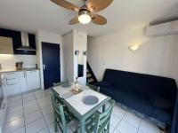 Kuchnia lub aneks kuchenny w obiekcie Pavillon avec Terrasse, Piscine et BBQ - 600m Plage, 4 Pers - FR-1-701-41