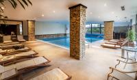 Hotel Bansko SPA & Holidays - Free Parkingの敷地内または近くにあるプール