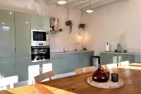 A cozinha ou cozinha compacta de La Gravonne, une parenth&egrave;se turroise