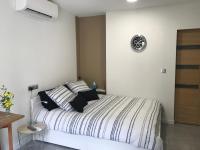 Posteľ alebo postele v izbe v ubytovaní Studette de 17m2 avec parking privé gratuit Climatisation et petite cuisine