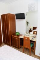 Televízia a/alebo spoločenská miestnosť v ubytovaní Hotel Anacapri
