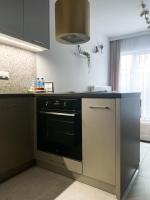 Kuchyňa alebo kuchynka v ubytovaní Apartament przy Karmelu