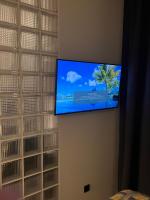 Televízia a/alebo spoločenská miestnosť v ubytovaní ROOM 11 Aristotelous Thessaloniki and-Mykonos