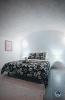 a bed with a black and white blanket and pillows at Appartement neuf et moderne dans le centre ville in Bagnols-sur-Cèze