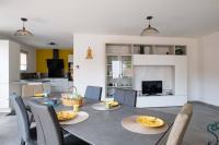 Kuchnia lub aneks kuchenny w obiekcie CHEZ CED - Gujan-Mestras / Bassin d'Arcachon