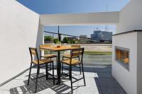 Courtyard by Marriott Richmond Scott's Additionにあるバルコニーまたはテラス