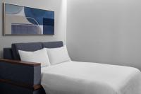 Ein Bett oder Betten in einem Zimmer der Unterkunft Courtyard by Marriott Myrtle Beach Oceanfront