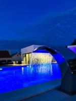 Bazén v ubytování Holiday Luxury Resort Sundance nebo v jeho okolí